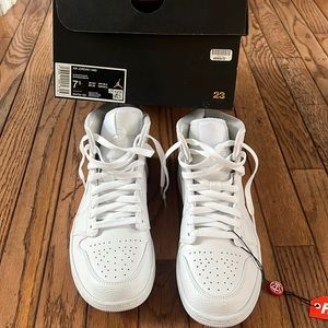 Air Jordan’s 1 Mid White